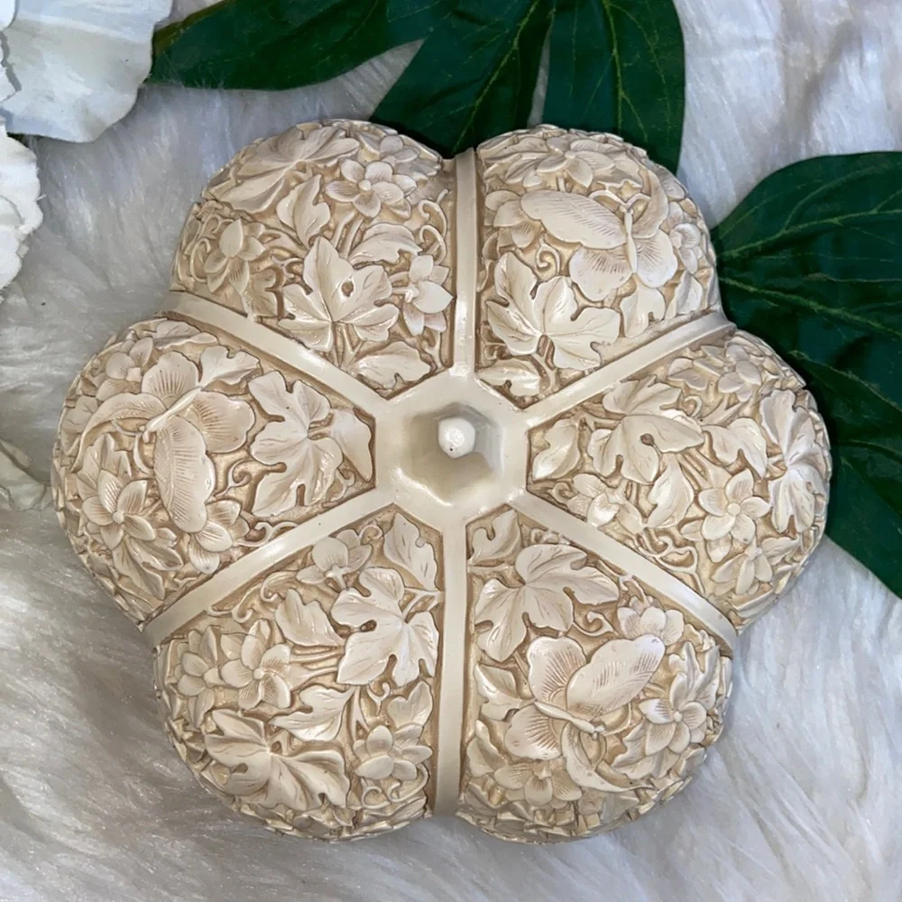Vintage Floral Carved Ivory Dynasty Pumpkin Jewelry Box Trinket Tray